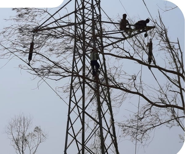 Temporary transmission tower supporting voltage uprating from 220 kV to 400 kV